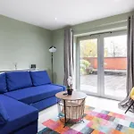 Fabulous Modern Luxury Apartment Sleeps 6- Parking